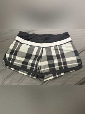 Lululemon: Women’s Shorts- Size 6
